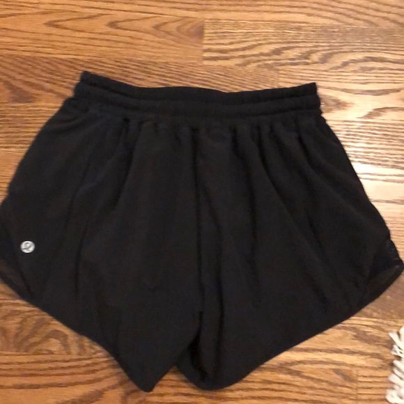 Lululemon Hotty Hot Short Black size 4 tall - Picture 5 of 5